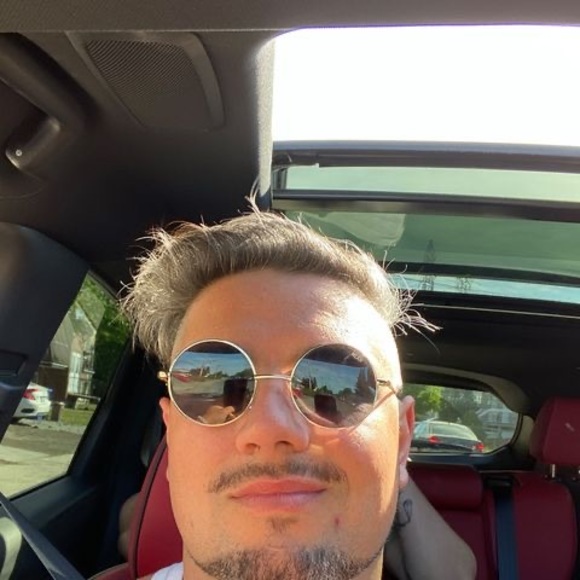 Meet your Posher, Rene - Picture 1 of 1